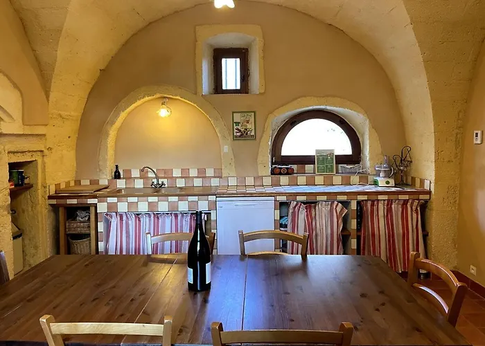 בית נופש Dans Un Domaine Viticole, Entre Montpellier Et Sete, Proche De La *
